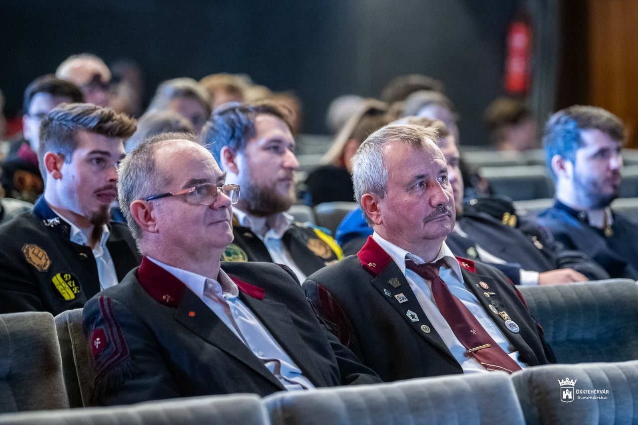 Csekkátadó ünnepség a Köfém Művelődési Házban