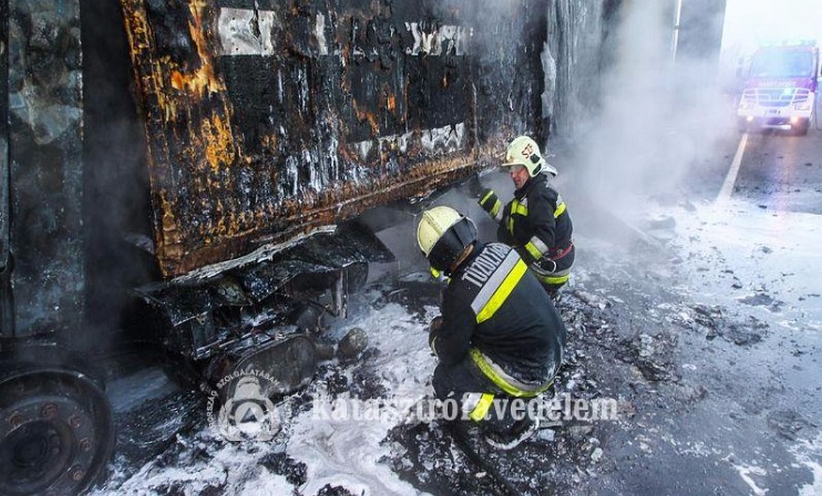 Pékárut szállító teherautó égett Székesfehérvár határában