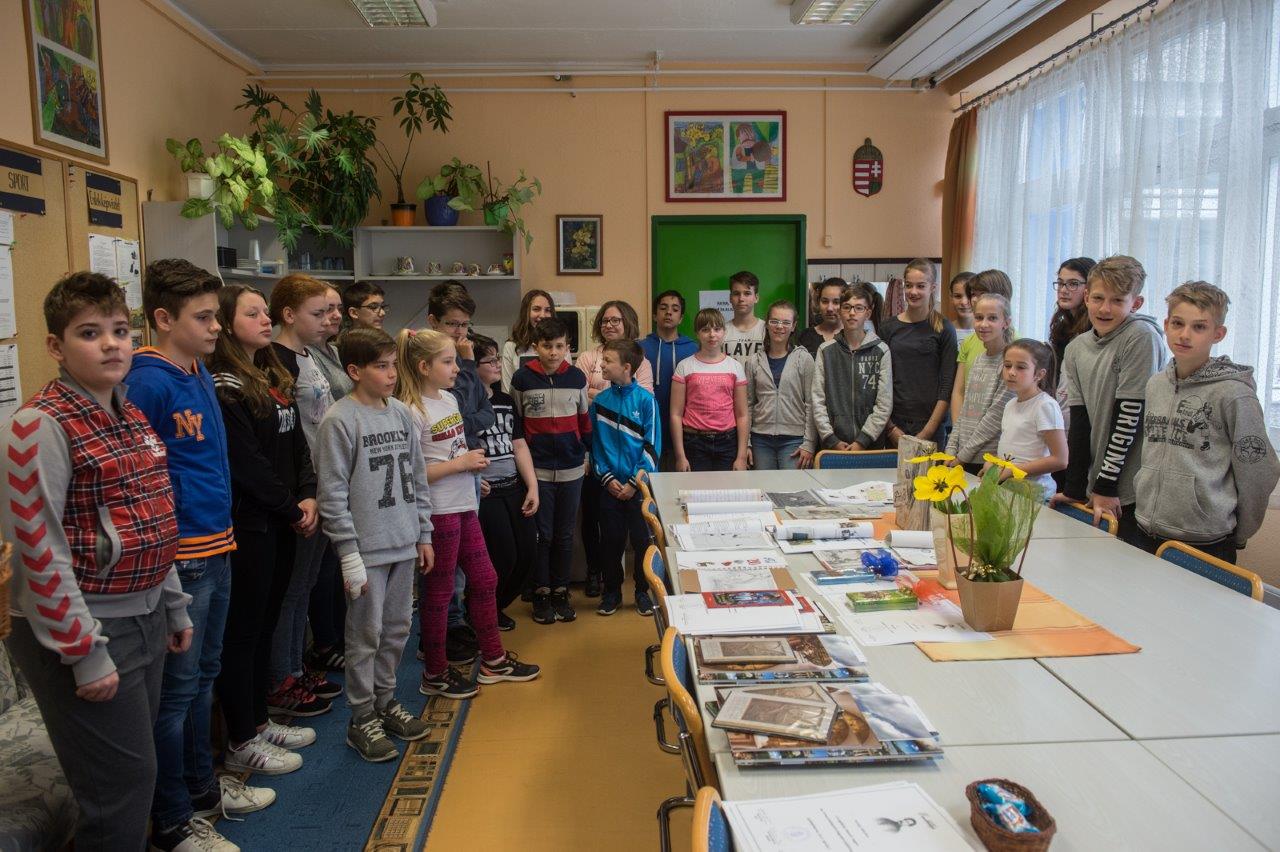 Humán hét a Tóvárosiban - Arany-emlékkönyveket is készítettek a gyerekek