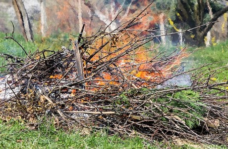 Véget ért az országos tűzgyújtási tilalom - a város belterületén nem lehet égetni