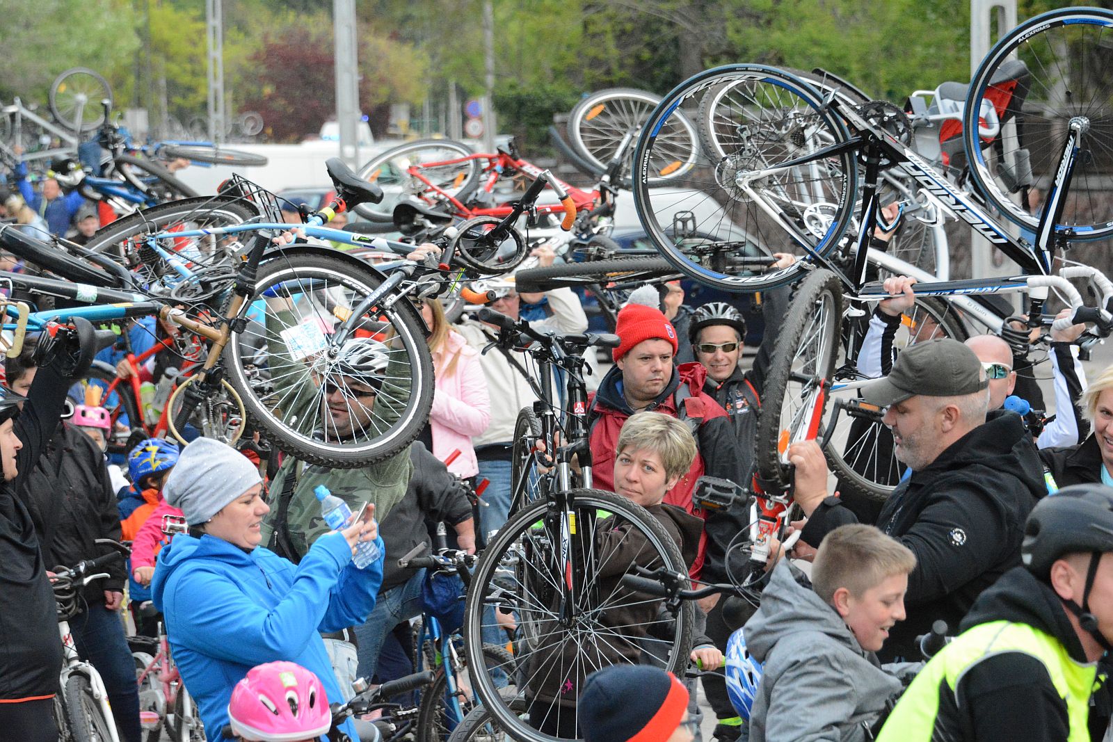 Critical Mass Fehérvár - sok százan kerekezték körbe a várost