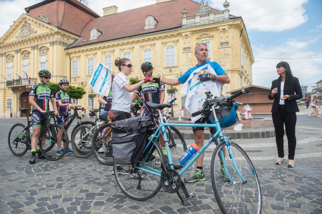 Fehérvárra érkezett a II. Kerékpáros Országkerülés az autoimmun betegekért