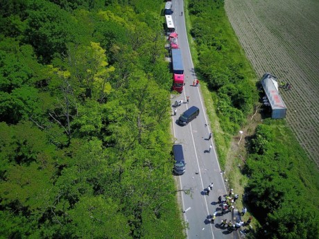 Újra járható a 81-es - légifelvételt tett közre a tragédiáról a rendőrség