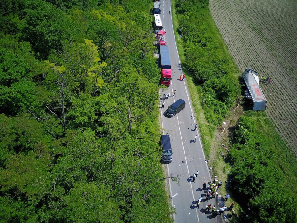 Újra járható a 81-es - légifelvételt tett közre a tragédiáról a rendőrség