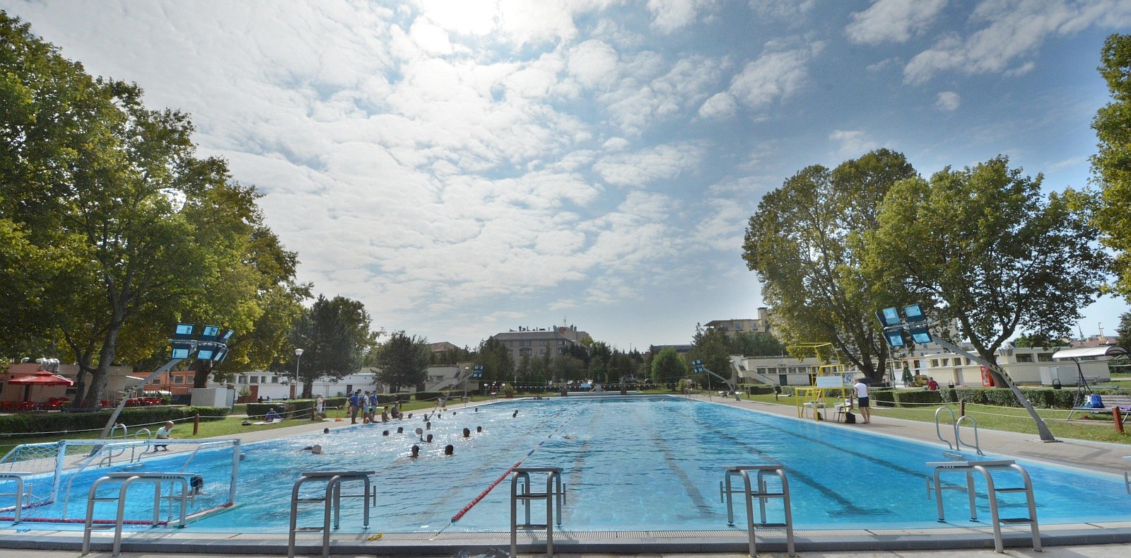 Szombaton reggel nyit a Városi Strand - a kora reggeli úszóké 8-ig a medence