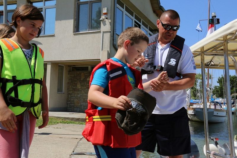 A vízen tartózkodás szabályaira oktatták a diákokat