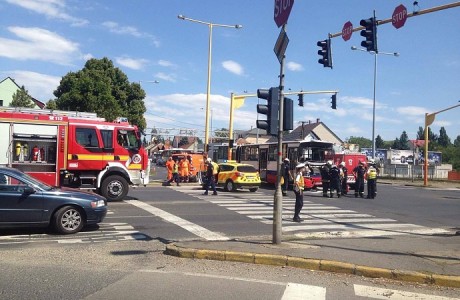 Súlyosan megsérült a buszsofőr a Budai-Kadocsa kereszteződésben