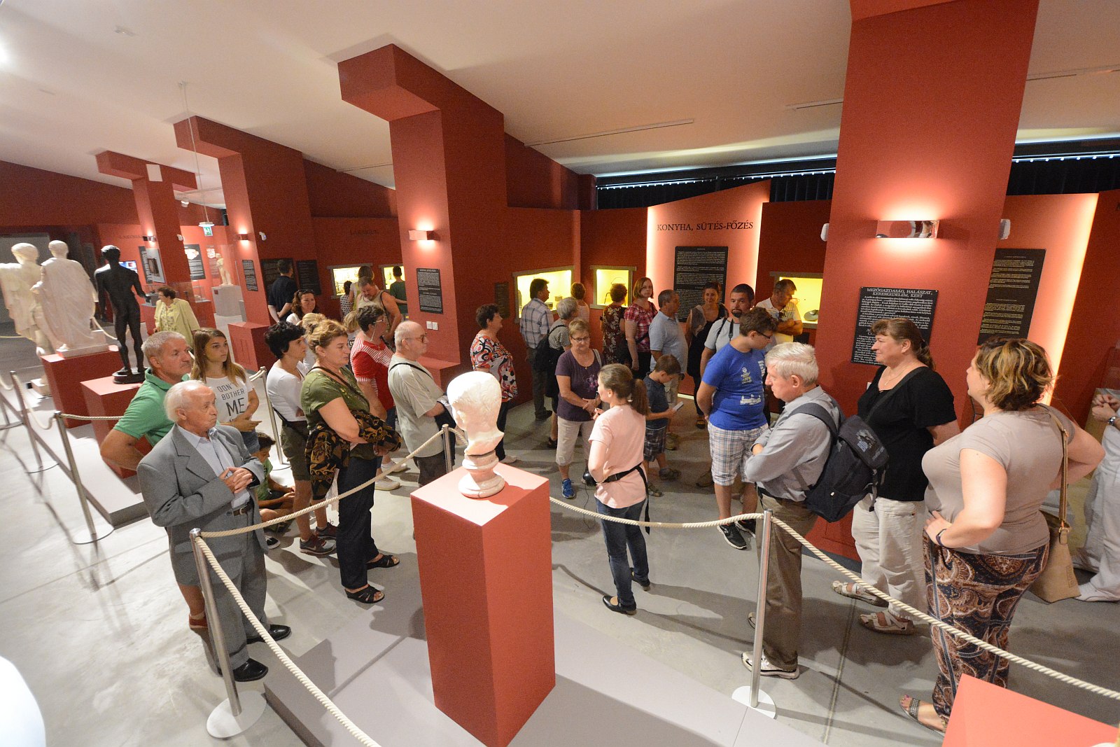 Népszerű volt az ingyenes tárlatvezetés - az ország minden részéről jöttek a Pompeji kiállításra
