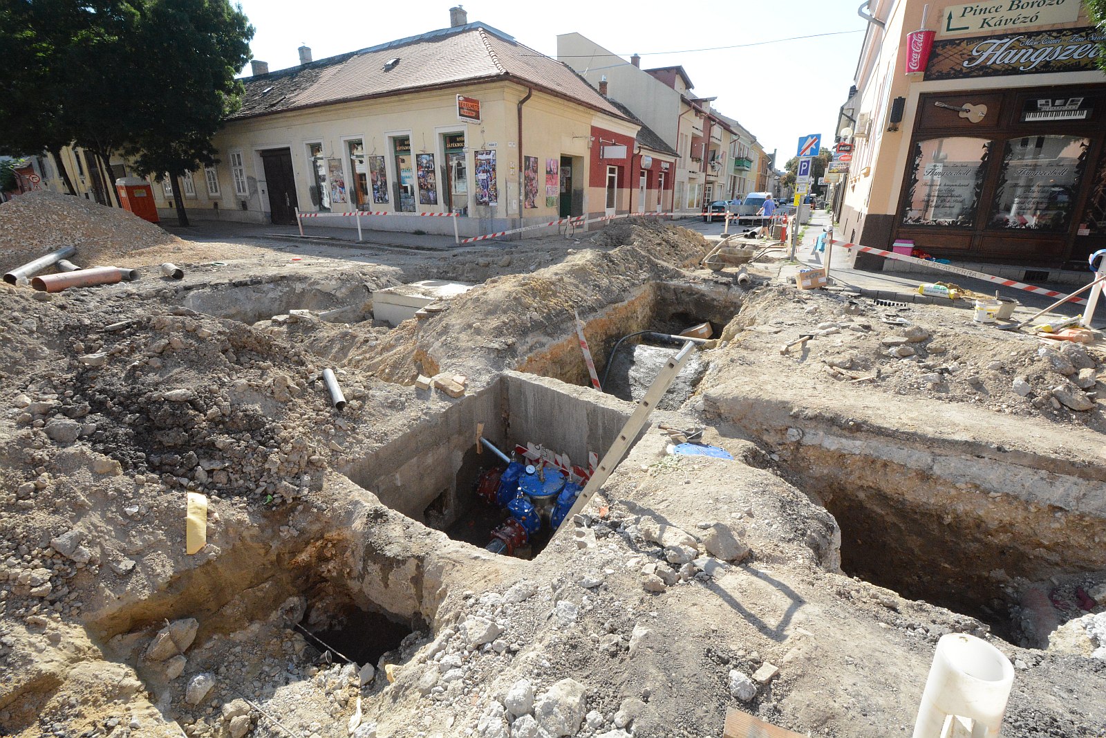 Jól haladnak a közműcserékkel a Budai - Távirda kereszteződésben
