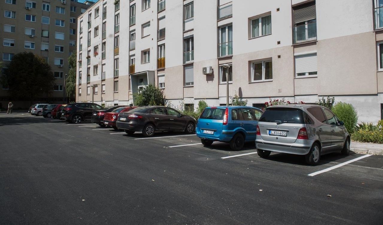 Felsővárosi fejlesztések - elkészült a Királykút lakónegyed belső parkolójának felújítása