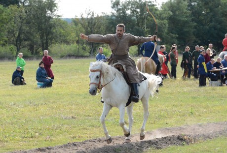 Lovasíjászok Fehérváron - első versenyét rendezte a Nagy törzs, új otthonában
