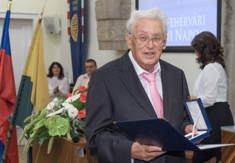 Közel hat évtizede a látás szolgálatában – beszélgetés Dr. Horváth Lajos szemész főorvossal