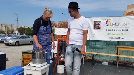 Sajtkészítést és lekvárfőzést is láthattak a látogatók az interaktív termelői vásáron