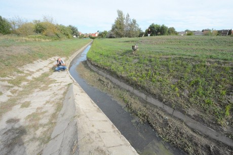 Csatornák a város szélén - a jó közmű észrevétlen