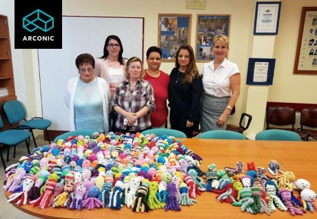 Horgolt polipok az inkubátorban fekvő babákért