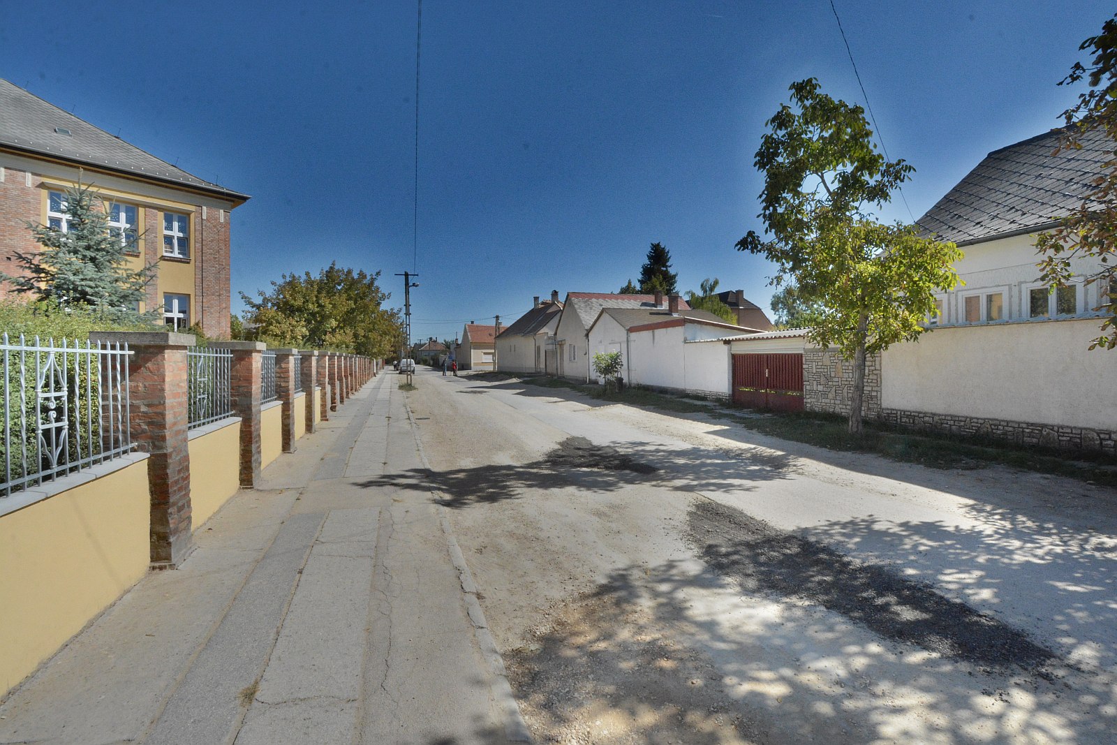 Faültetés és parkosítás lesz ősszel a Csutora utcában - tavasszal építik újra az útburkolatot