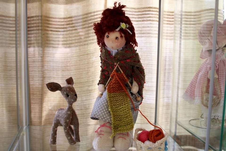 Közös játékkészítésre várják a gyerekeket a babakiállításon