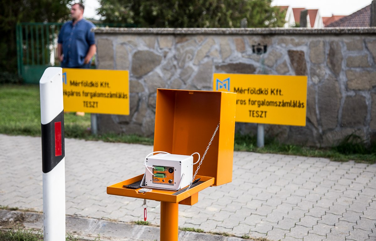 Kerékpárforgalom-számlálót tesztelnek a Velencei-tavi bicikliúton