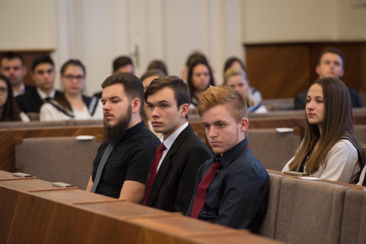 November 15-ig még lehet pályázni a Tóth István és Tóth Terézia Ösztöndíjra