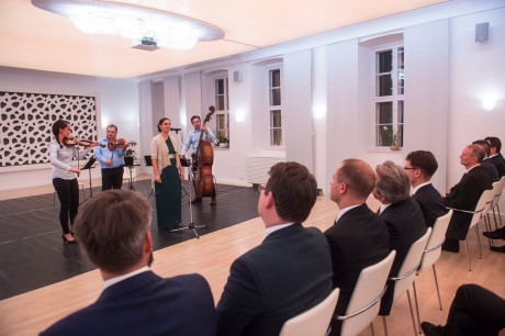 A V4-ek honvédelmi miniszterhelyetteseit köszöntötte Fehérvár