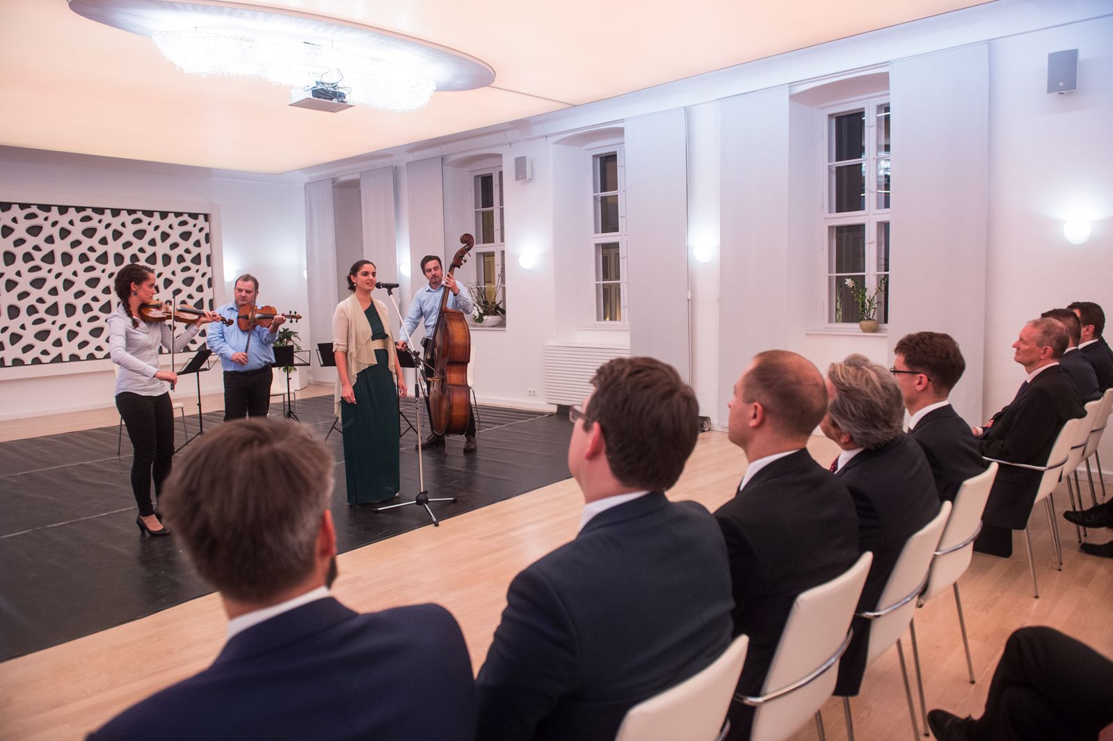 A V4-ek honvédelmi miniszterhelyetteseit köszöntötte Fehérvár