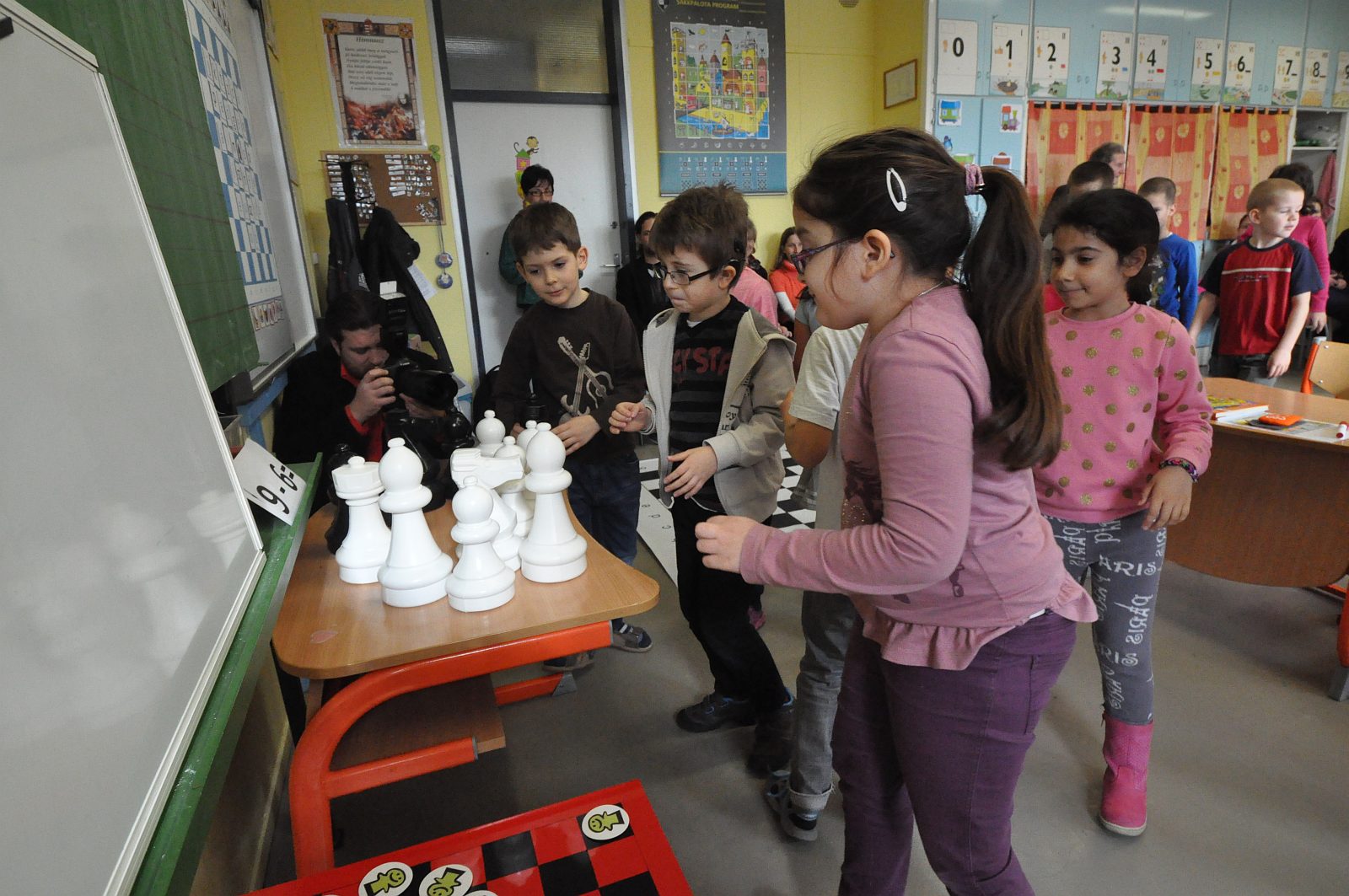 Sakkpalotába csalogatja a leendő elsősöket az István Király Általános Iskola