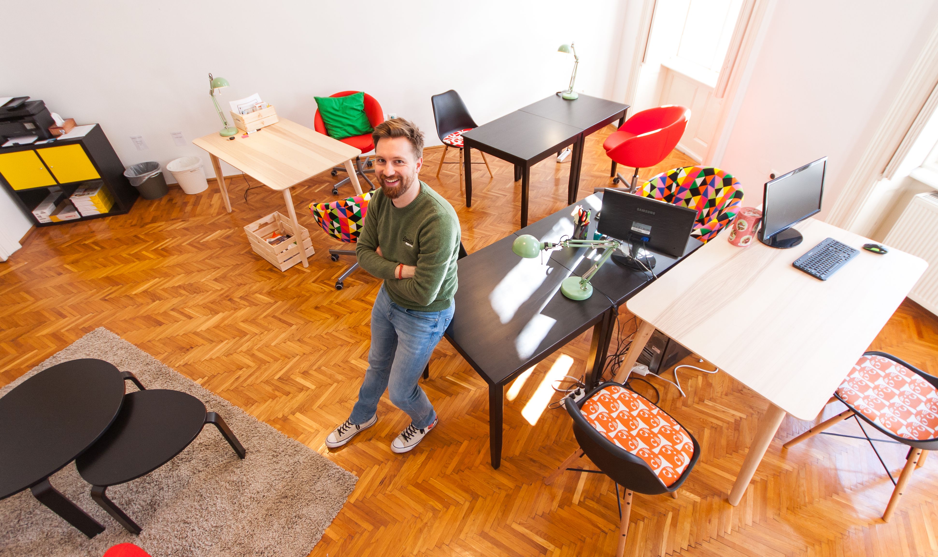 Fehérvári startup-mennyország műpadló, főnök és neon lámpák nélkül
