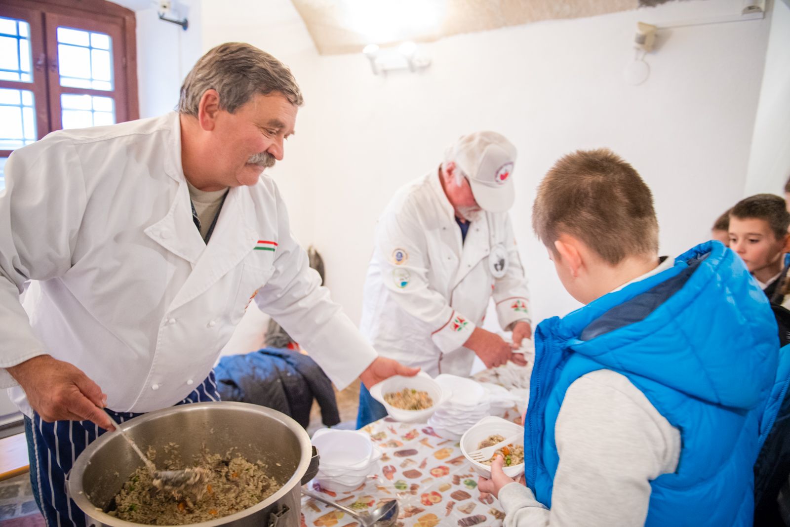 Újborral, népdalokkal és ludaskásával ünnepelték Szent Márton napját