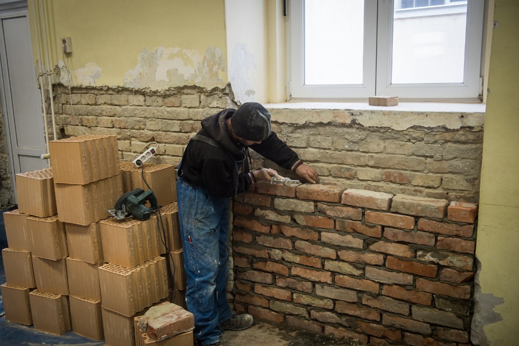 A belső tér és a színpad is megújul a Felsővárosi Közösségi Házban