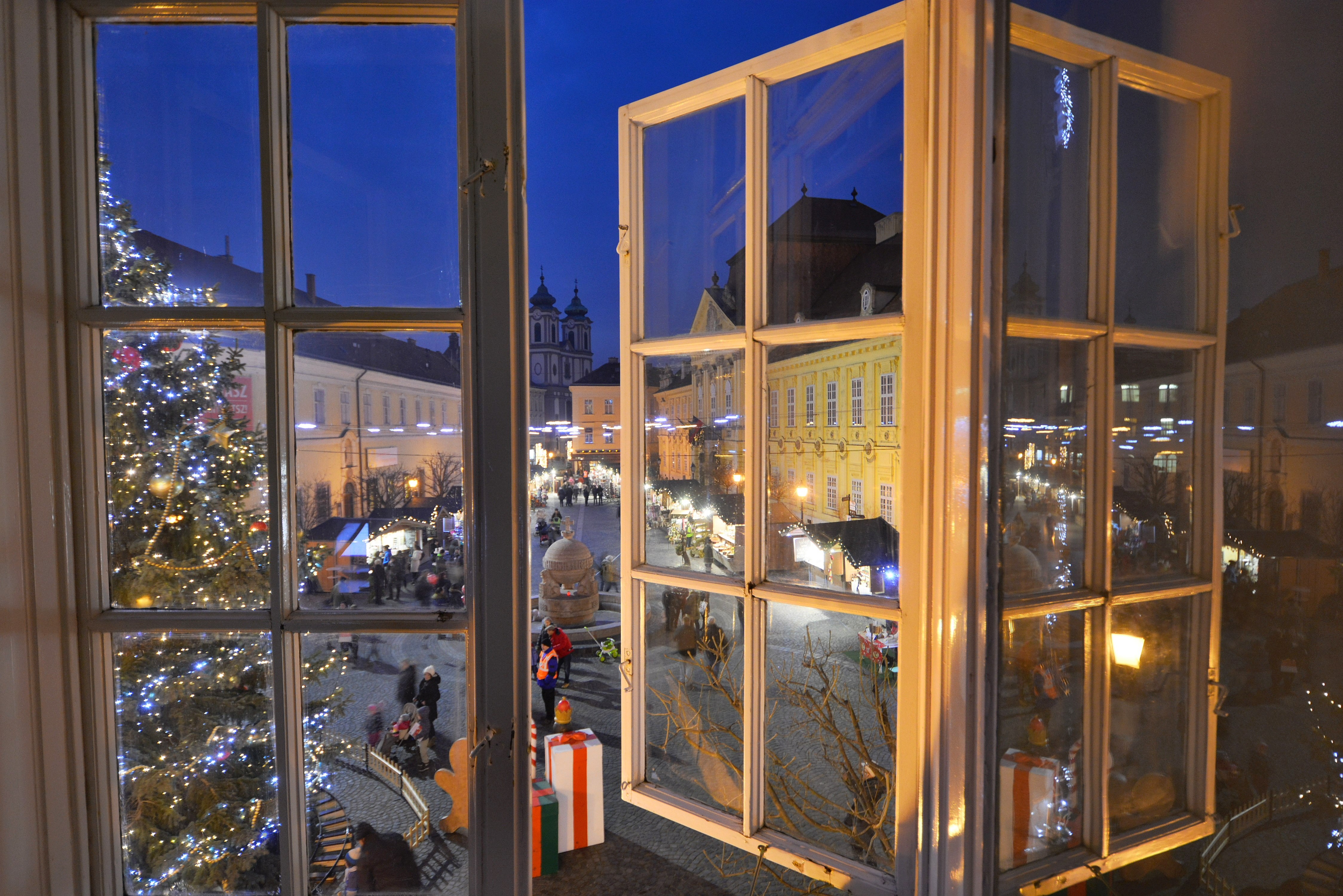 Idén is lesznek új fények Fehérváron az adventi Belvárosban