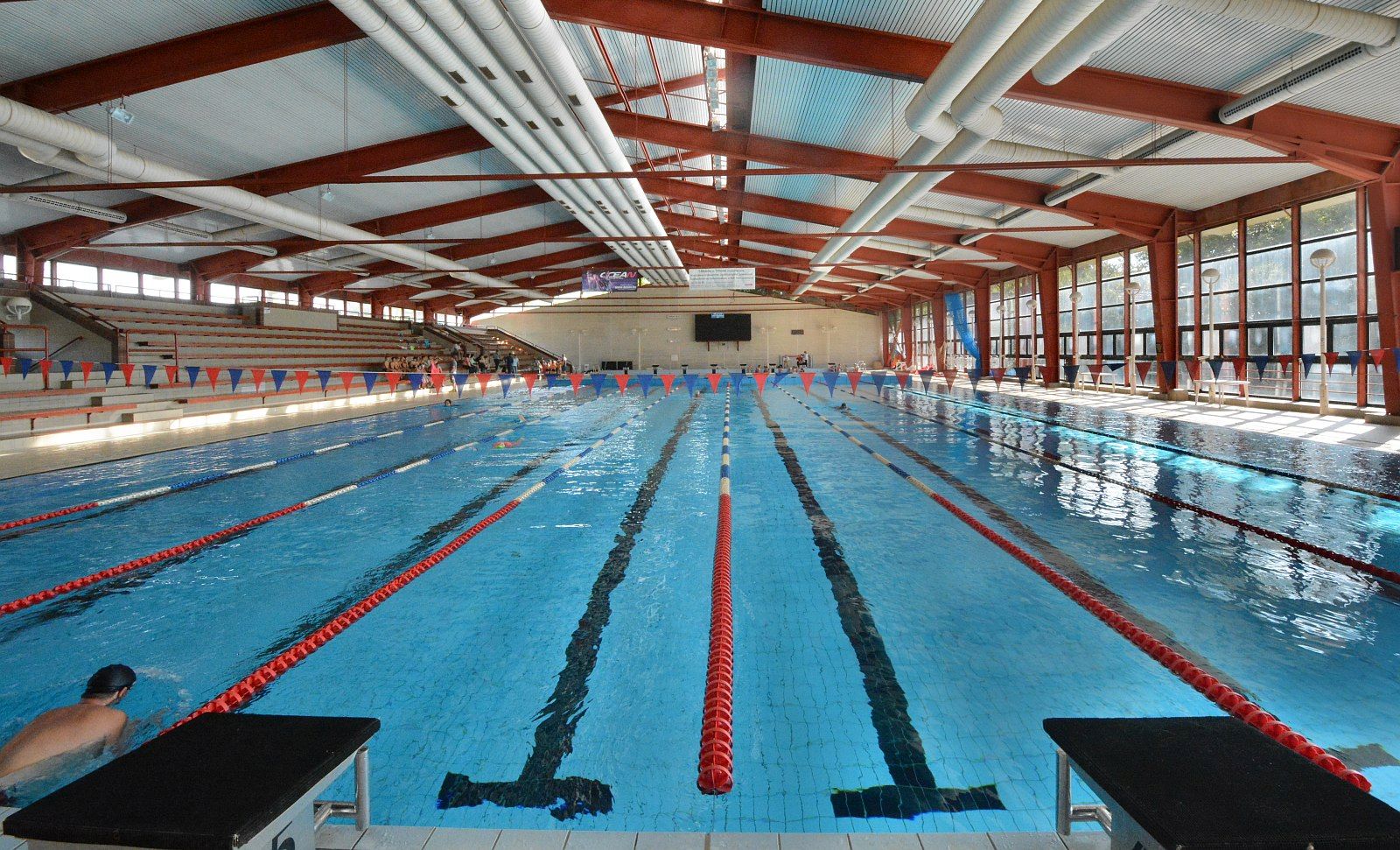 Éjszakai úszóverseny lesz szombaton a Csitáry uszodában