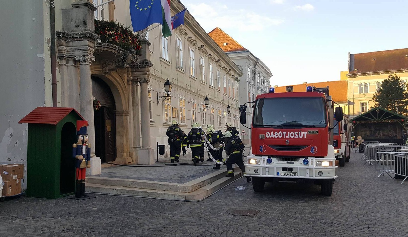 Robbanás miatt szakadt félbe a pénteki közgyűlés a Városházán