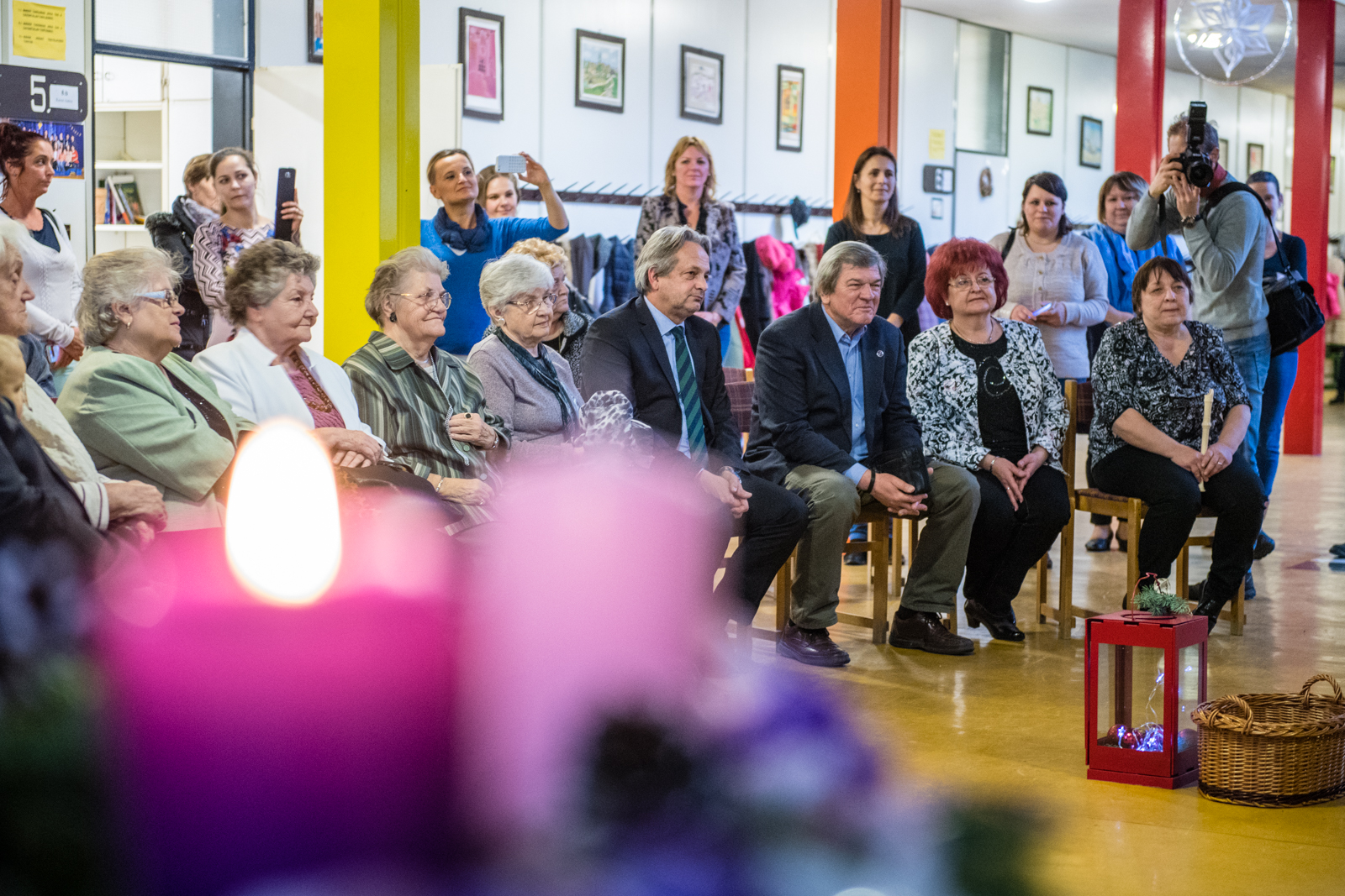 Fehérvári nyugdíjas pedagógusokat köszöntöttek a közelgő karácsony jegyében
