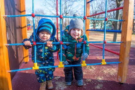 Elkészült és átadták a felújított Béke téri játszóteret