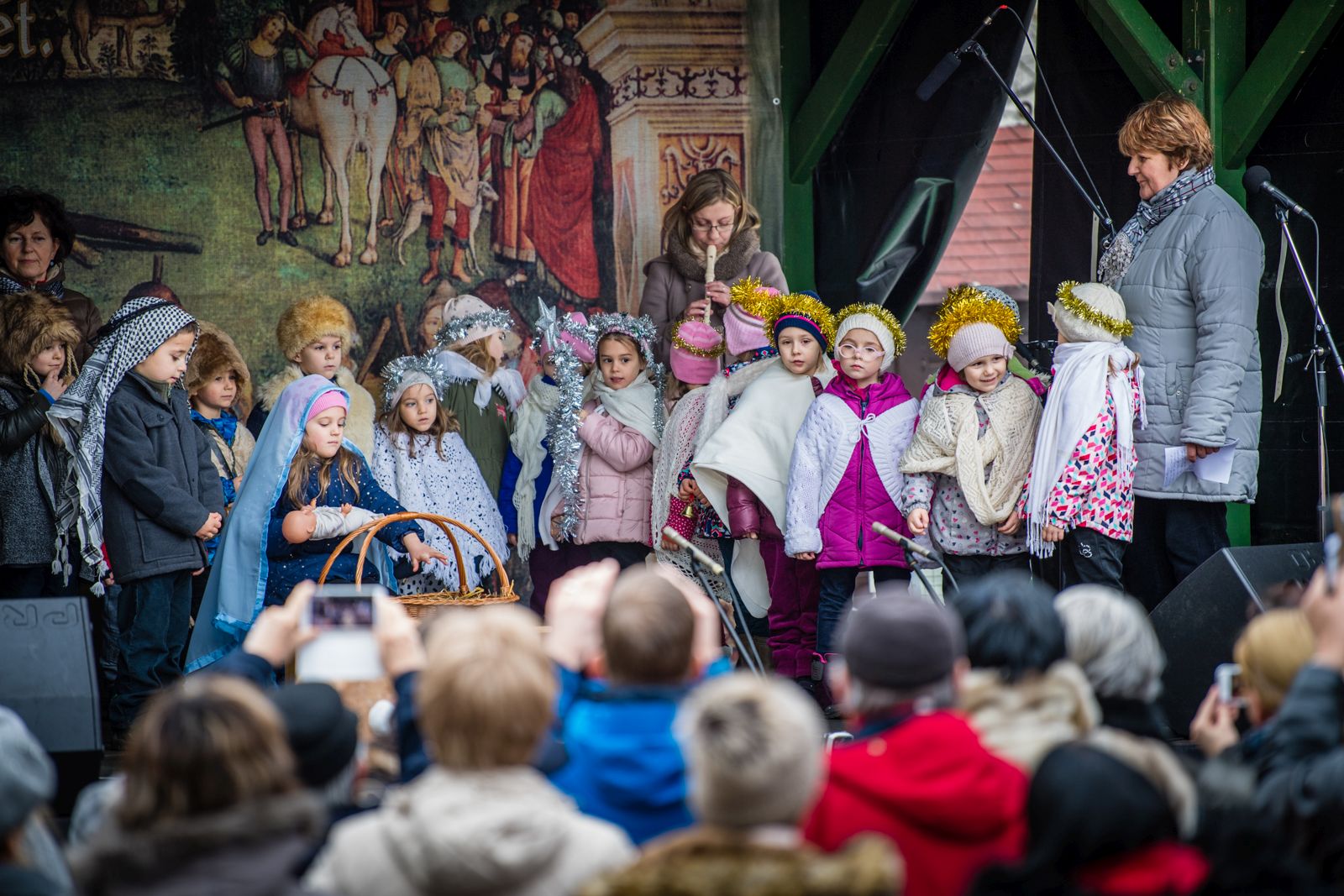 Mesekönyvet kaptak ajándékba a város nagycsoportos óvodásai