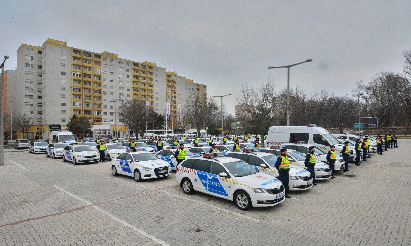 65 új rendőrautó érkezett a megyébe - Fehérvárra 18 autó kerül