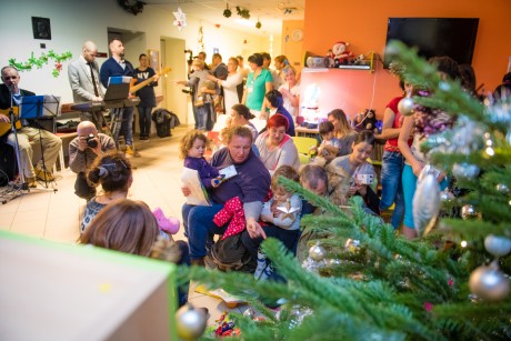 Karácsonyi ajándékozás a Szent György Kórház gyermekosztályán