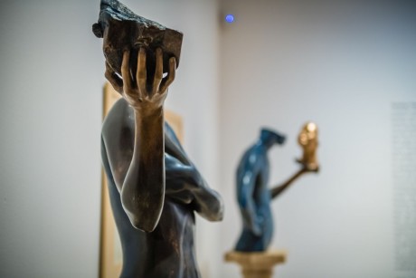 Ingyenes tárlatvezetés Párkányi Raab Péterrel a Hanyat(t)ló- Szárnyaló kiállításon