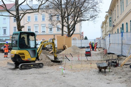 Jól haladnak az Országzászló tér felújításával