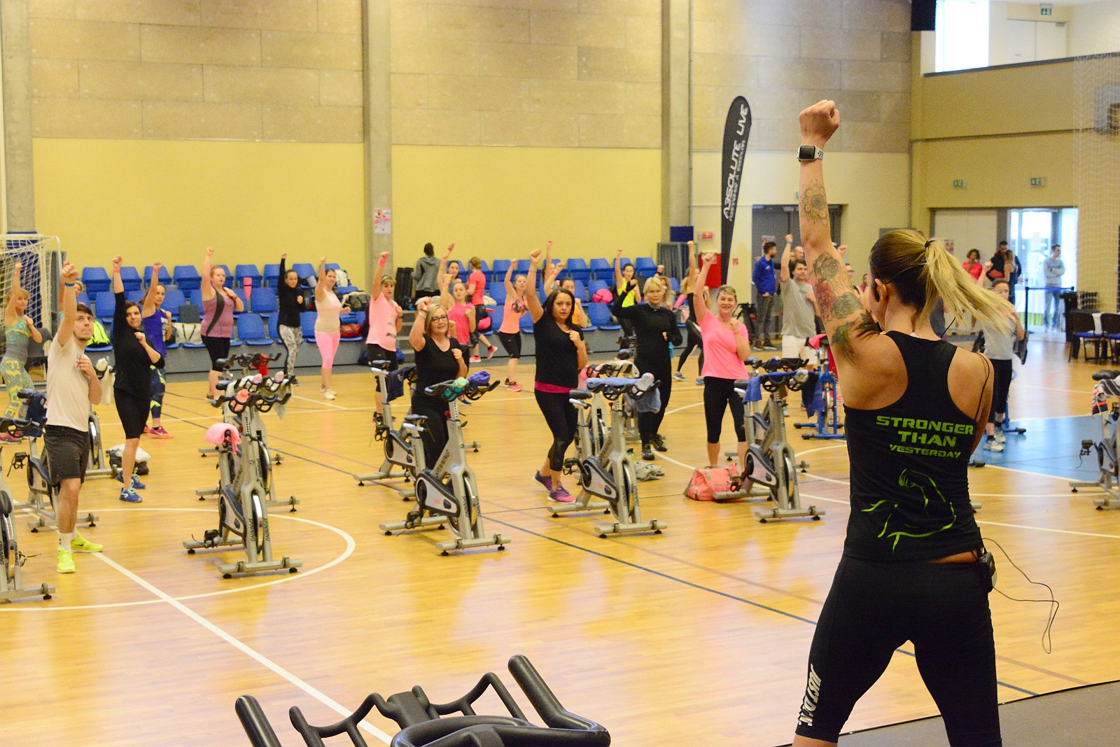 Mozdulj Fehérvár - több százan edzettek egy jót az MKOSZ csarnokban