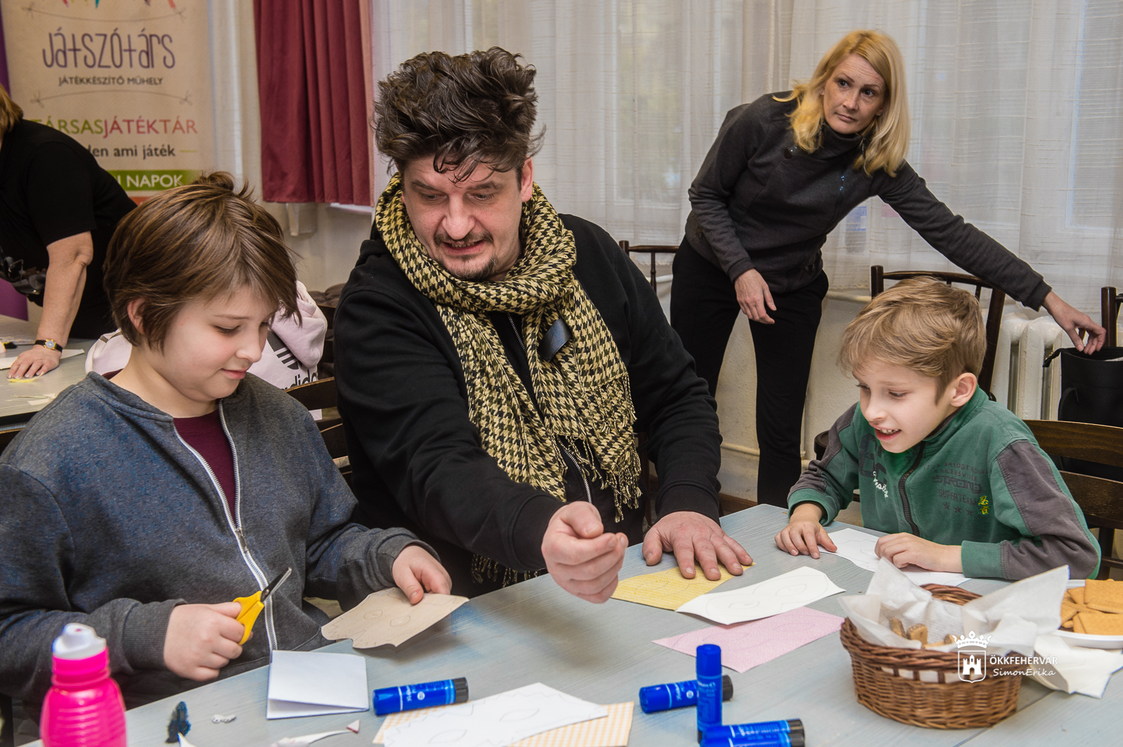 Kultúrházak éjjel-nappal – akvarell festés és játékkészítés Novák Péterrel