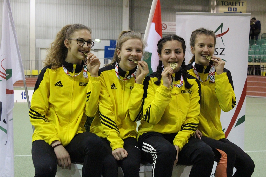 Nyolc éremmel tértek haza a serdülők a fedett pályás bajnokságról