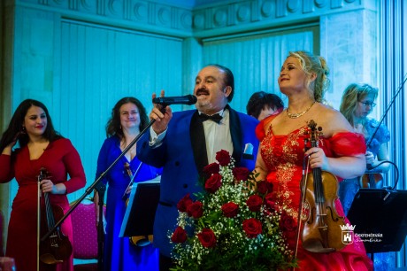 Szerelmes klasszikusok csendültek fel a Hotel Magyar Királyban