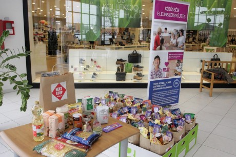 28 család számára elegendő élelmiszer adományt gyűjtöttek
