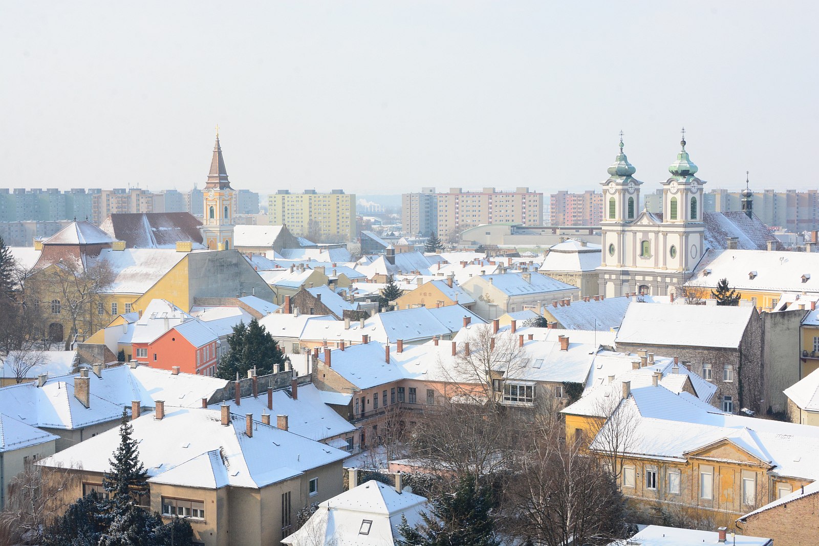 Havas háztetők - fehér lepelbe burkolta a tél a Belvárost