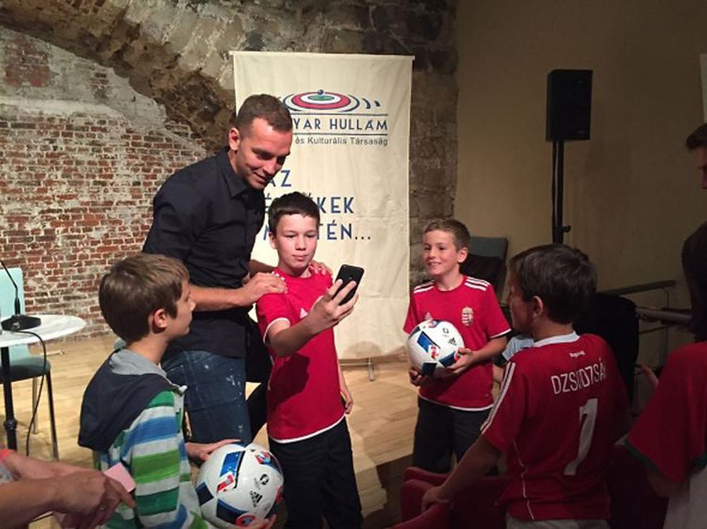 Fejér megyéből is várják a gyerekfocistákat Juhász Rolandék