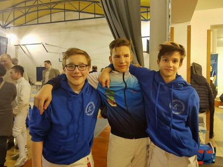 Egy arany- és egy ezüstérmet hoztak Pécsről a fehérvári vívók