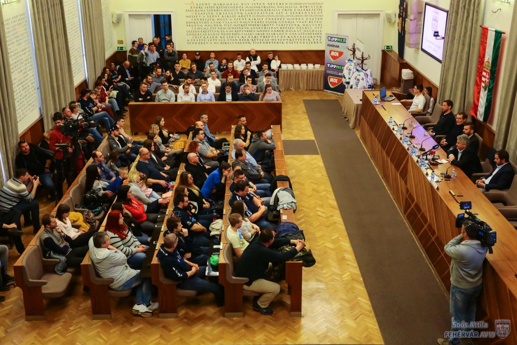 Szezonértékelő szurkolói ankétot tartottak a hokisok