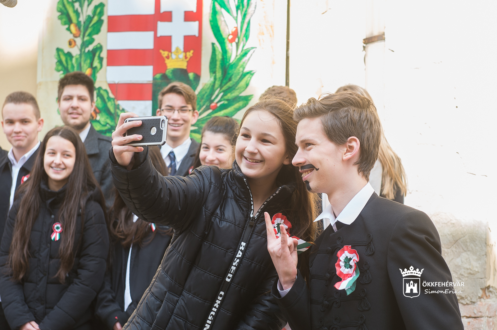Fiatalok forradalma - diákok ünnepelték a márciusi ifjakat a fehérvári emlékhelyeken