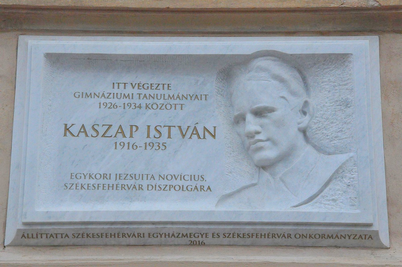 Néma koszorúzással tisztelegtek Kaszap István emléktáblájánál